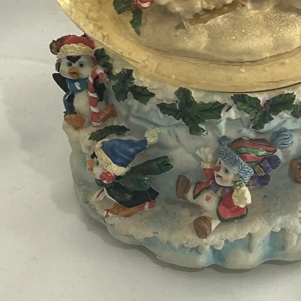 Snowglobe Christmas Holiday Music Globe with‎ Frosty the Snowman Theme song